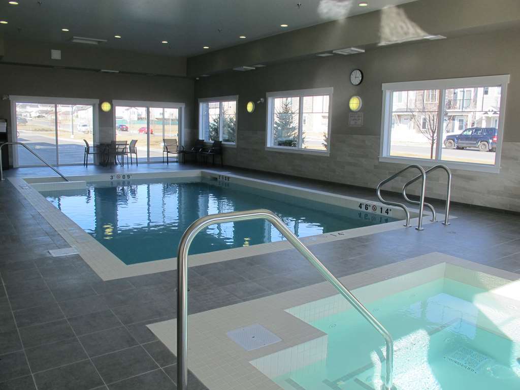 Best Western Plus Chestermere Hotel Съоръжения снимка