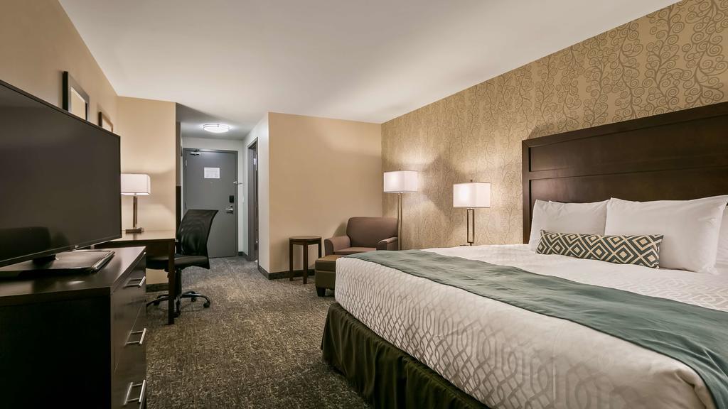 Best Western Plus Chestermere Hotel Екстериор снимка
