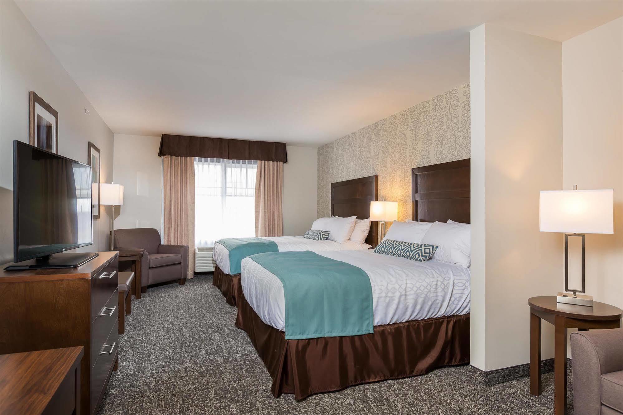 Best Western Plus Chestermere Hotel Екстериор снимка