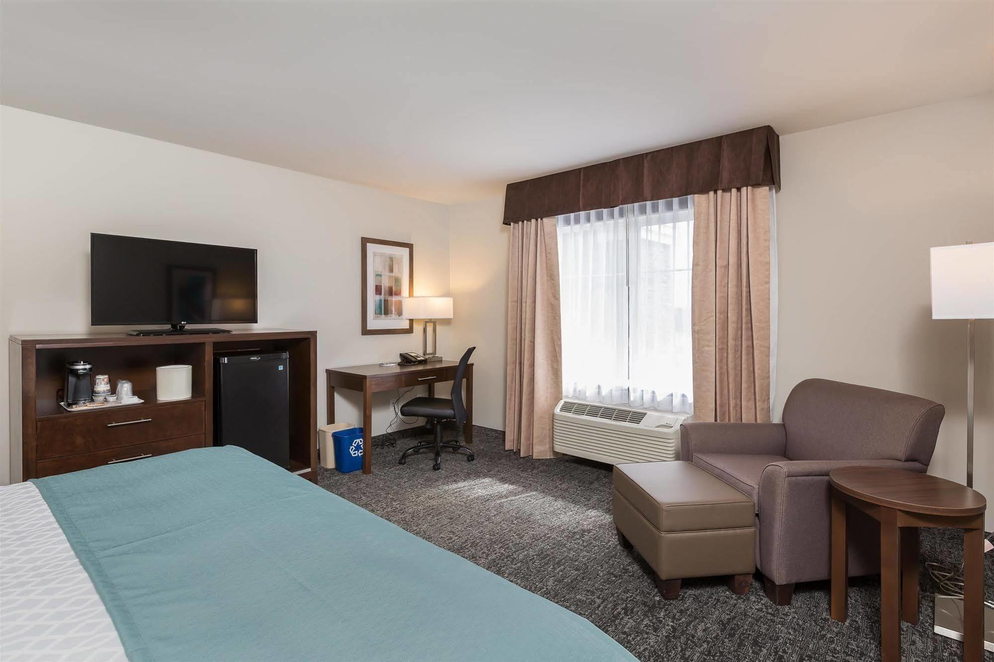 Best Western Plus Chestermere Hotel Екстериор снимка